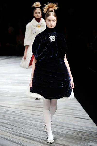 Look 30